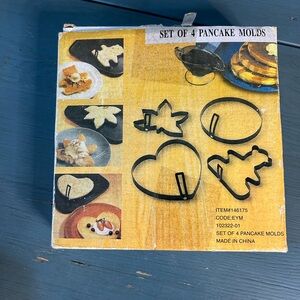 Set of 4 Black Pancake Molds - New Open Box